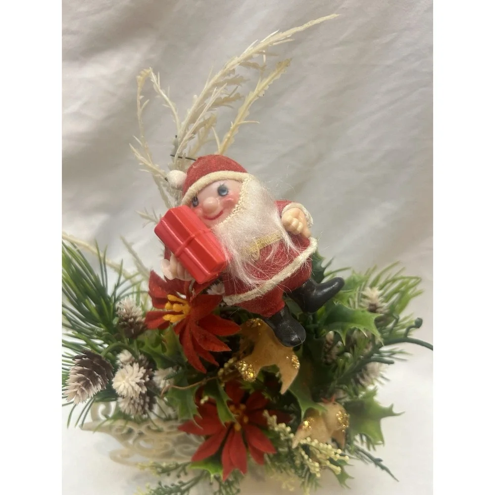 VTG Christmas Plastic Greenery Tabletop Display Sleigh Santa Kitsch